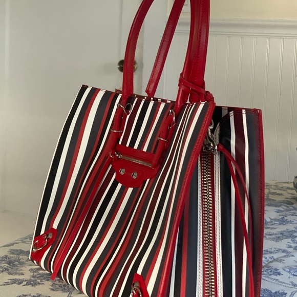 Balenciaga Striped Zip-Around Tote Bag Balenciaga - Picture 3 of 5